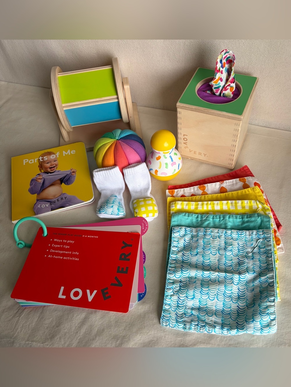 Lovevery The Senser Montessori style Playkit for ages 5-6mo+ w/ the Playguide